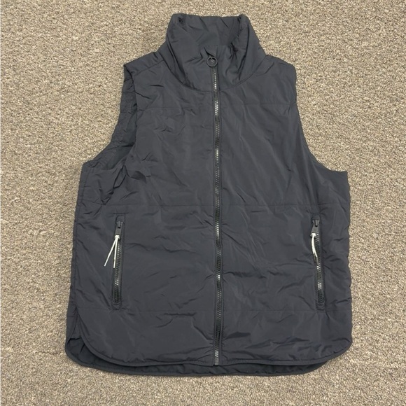Vuori Canyon Insulated Vest in Black - Picture 3 of 7